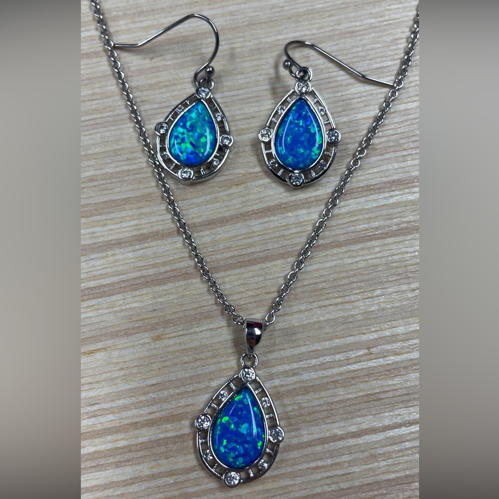 Blue and diamond necklace